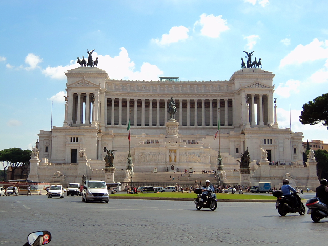 vittorio emanuele II monument Vittorio Emanuele II Monument in Rome, Italy