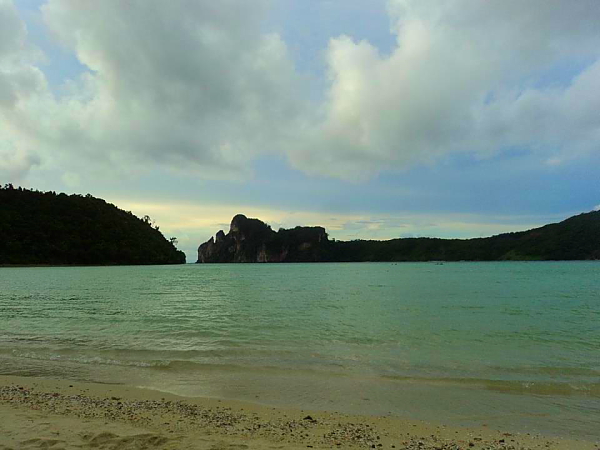 loh dalum beach Loh Dalum Beach on Koh Phi Phi, Thailand