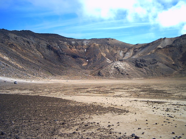 tongariro crossing south crater the south crater on the Tongariro Crossing, New Zealand