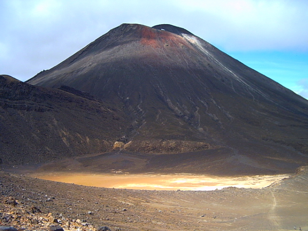 tongariro crossing mt ngauruhoe Mount Ngauruhoe on the Tongariro Crossing, new Zealand