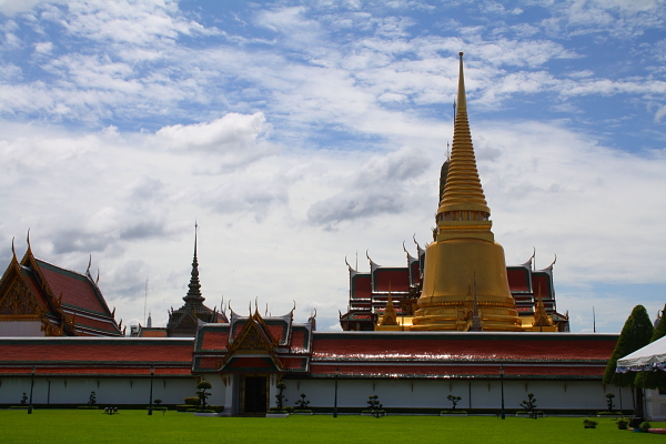 wat phra kaew outside wat phra kaew in Bangkok, Thailand