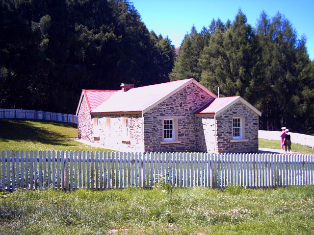 skipper's canyon schoolhouse Skipper's Schoolhouse in Skipper's Point, New Zealand