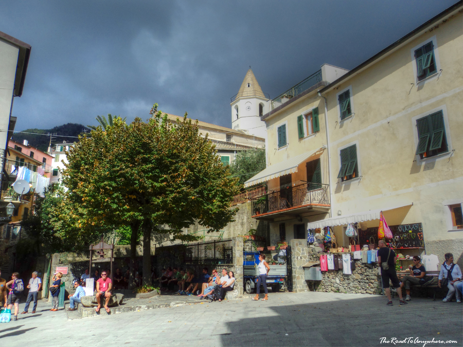 corniglia piazza Piazza in Corniglia in Cinque Terre, Italy