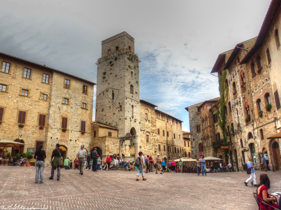 san gimignano piazza della cisterna Piazza della Cisterna in San Gimignano, Tuscany, Italy